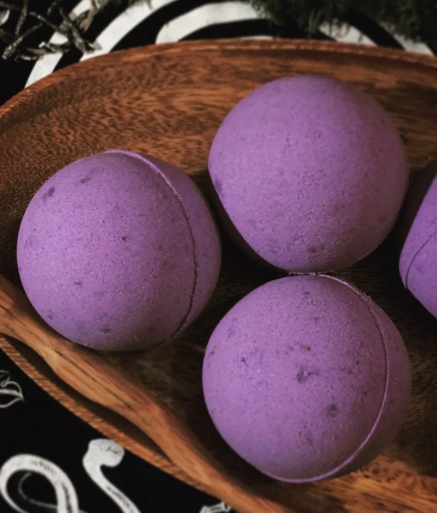 Thorn & Moon Bath Bomb - Full Moon Dream Bomb - All-Natural - Essential Oils - Lavender, Vanilla, Jasmine, Mugwort